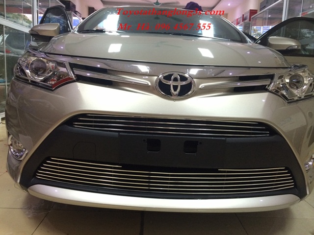 trang trí mặt ca lăng xe vios