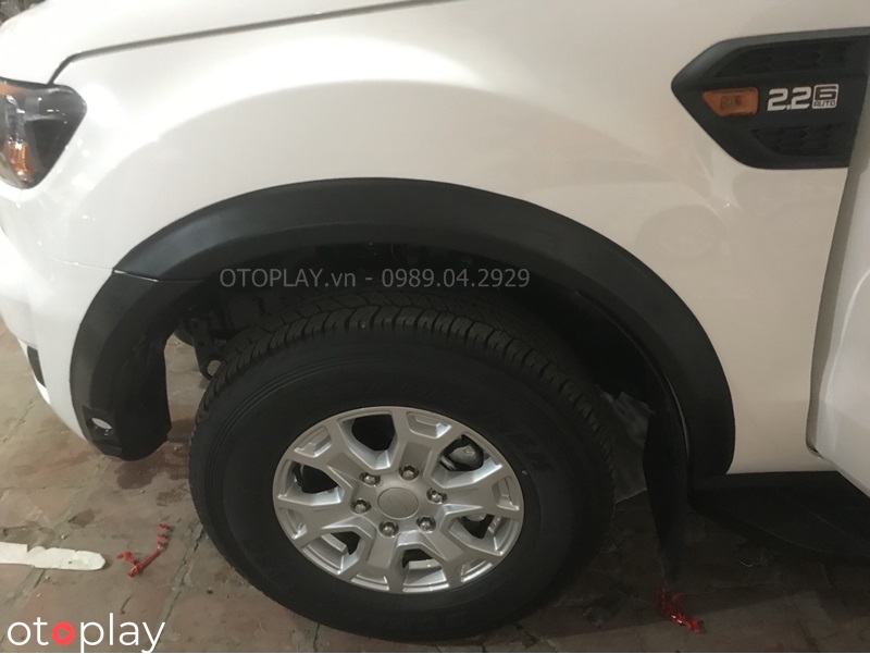 Ốp cua lốp Ford Ranger Thái Lan có độ bền cao và ôm khít với thân xe
