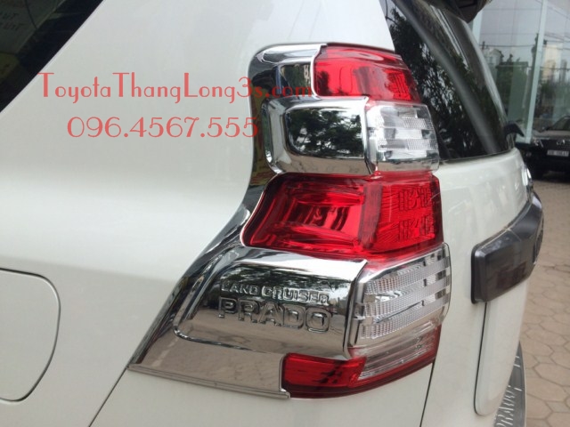 Ốp đèn hậu Prado màu trắng 2015, 2016, 2017, 2018