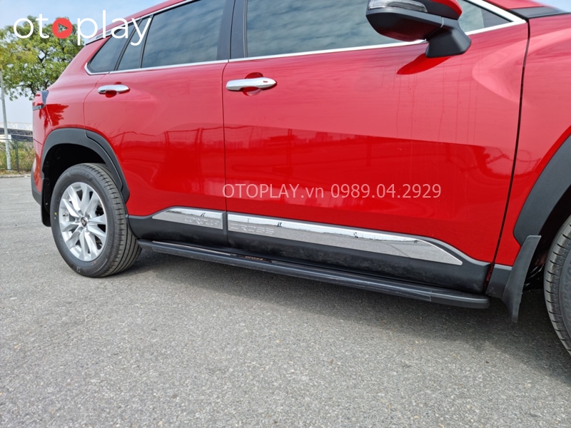 Toyota Cros dán phim LLumar kính sườn và kính hậu