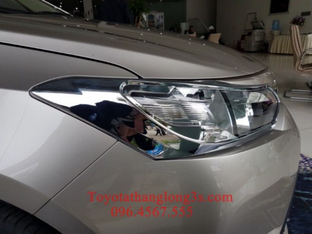 Phần đuôi viền đèn thiết kế to, tạo cảm sự vững chãi, bề thế.