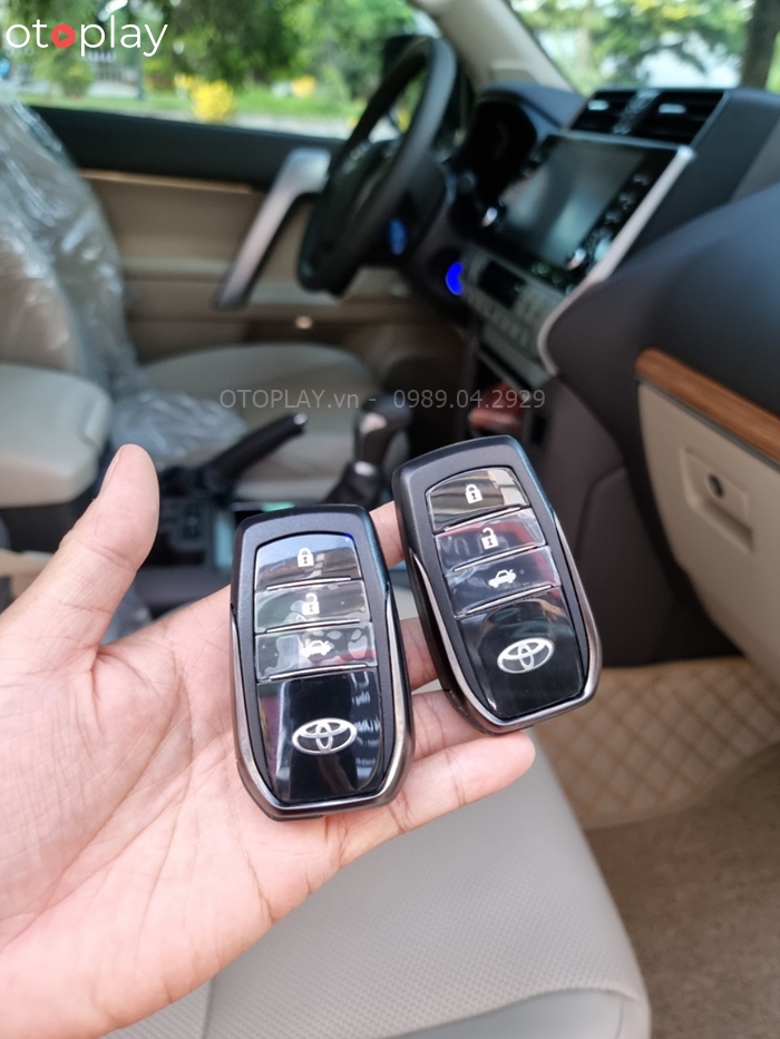 Bộ Khóa Thông Minh Smart Key được trang bị trên xe Toyota Land Prado gồm 2 chìa