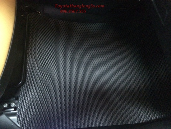 Thảm cao su sạch sẽ cho xe ô tô