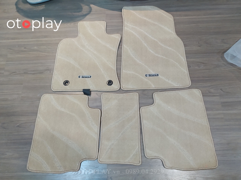 Thảm chân Camry cao cấp logo nhựa bé xinh