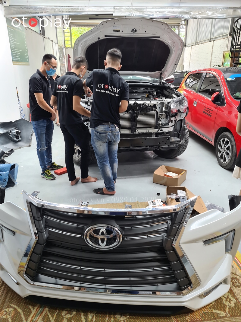 Thi công lắp đặt bodykit Fortuner tại trung tâm độ xe OTOPLAY