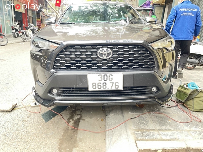 Phần đầu xe Toyota Cross lắp body líp hoàn thiện