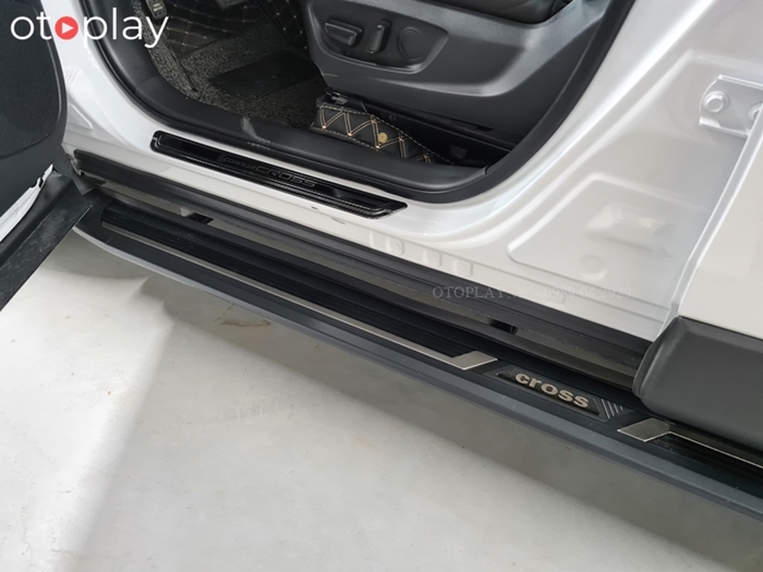 Bậc bướcc chân lên xuống xe Toyota Cross