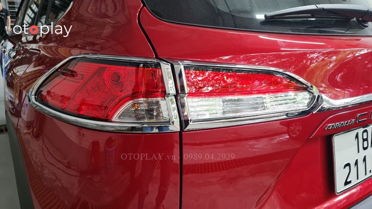 Viền đèn hậu xe Toyota Cross