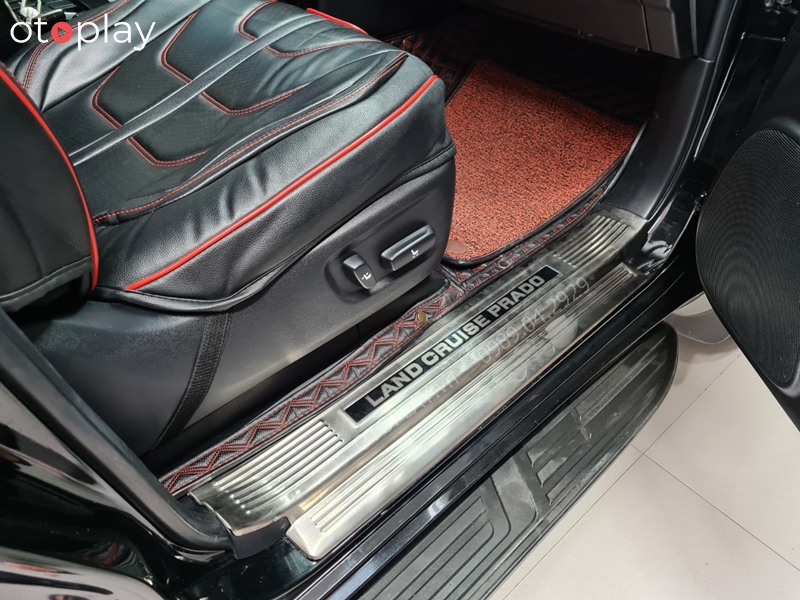 Xe Toyota Prado lắp nẹp bước chân không có đèn tại OTOPLAY