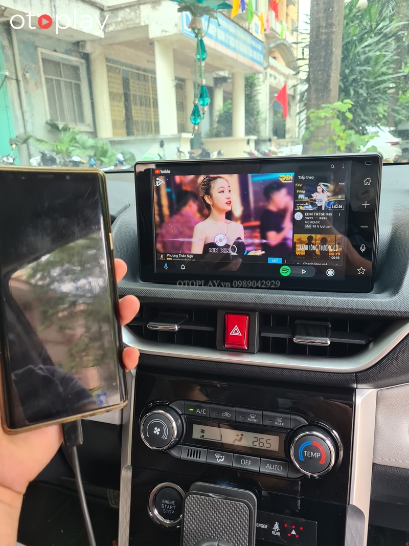 Ứng dụng giúp xem Youtube trên màn hình zin Toyota Veloz một cách dễ dàng