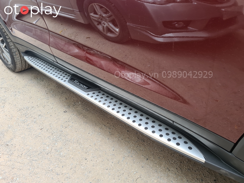 Mẫu bậc bước chân Hyundai Tucson chấm bi