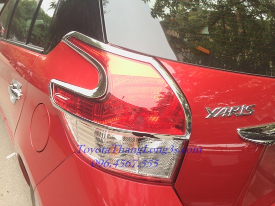 Ốp nửa viền đèn hậu yaris đỏ