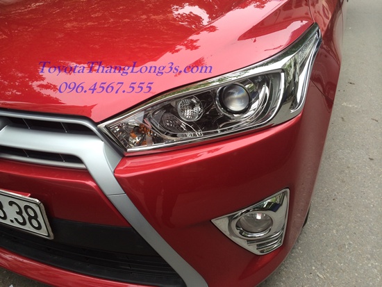 Viền đèn pha và viền đèn gầm yaris màu đỏ