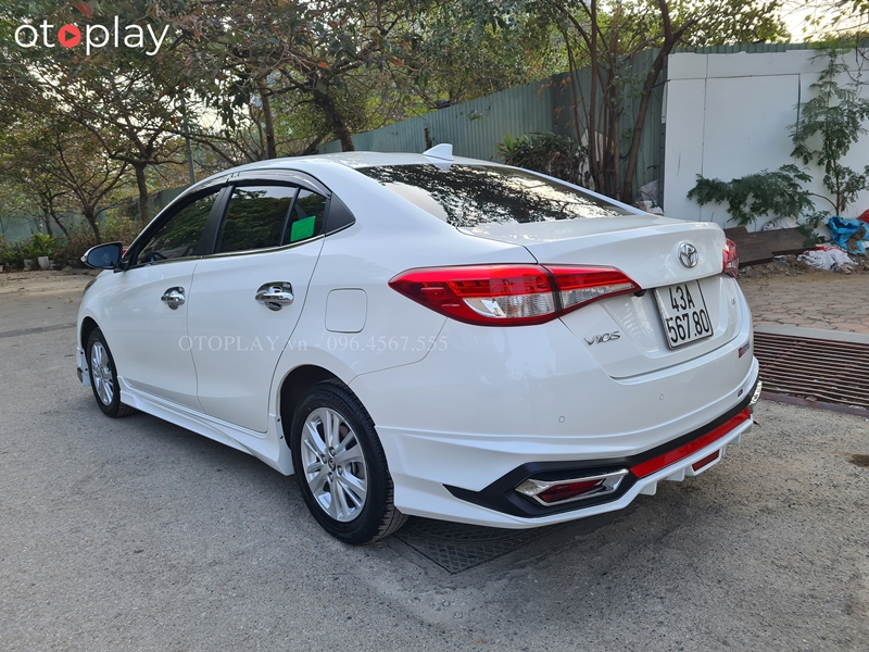 Đuôi xe Toyota Vios lắp bodykit với 2 bô giả thể thao và mạnh mẽ