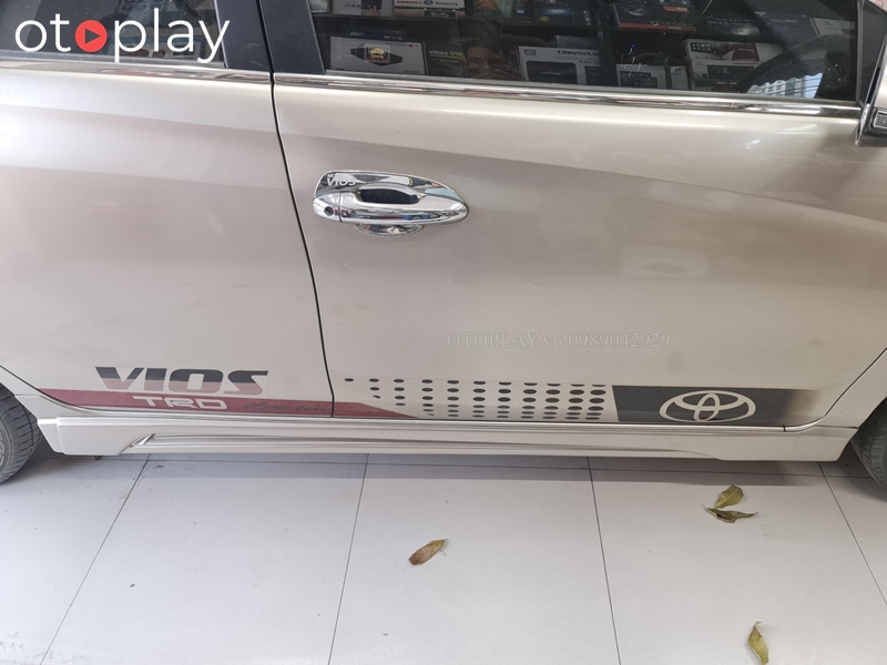 Sườn xe dán chữ cách điệu tinh tế