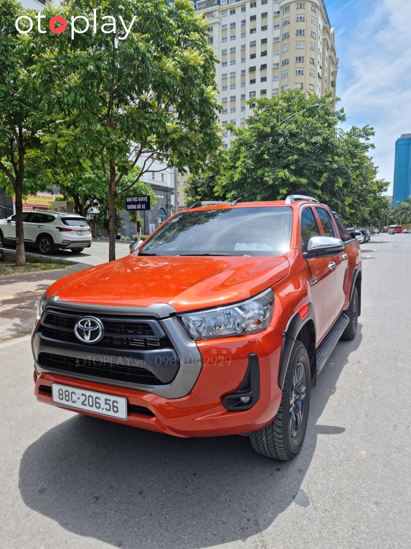 Xe Hilux 2.4AT bản 1 cầu 2021 lắp phụ kiện tại OTOPLAY