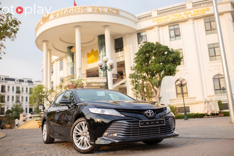 Xe Toyota Camry nhập khẩu Thái Lan được bán tại thị trường Việt Nam