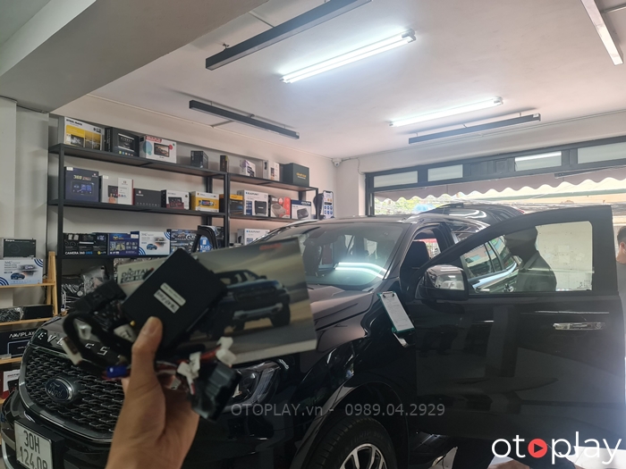 Ford Everest lắp bộ đề nổ từ xa tại OTOPLAY