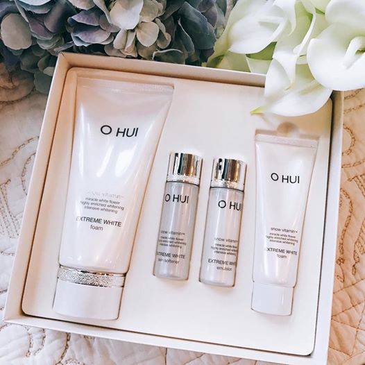 Sữa rửa mặt trắng da Ohui Extreme White Foam 160ml (Quà tặng)