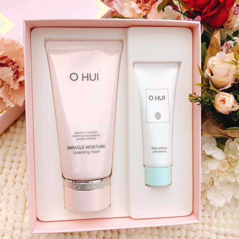 Sữa rửa mặt dưỡng ẩm Ohui Miracle Moisture (TẶNG TẨY DA CHẾT 40ML)