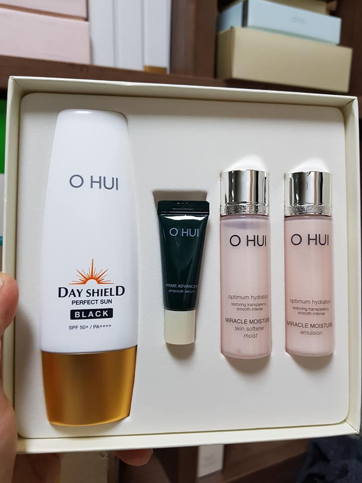 Kem chống nắng trang điểm Ohui Perfect Sun PRO Black