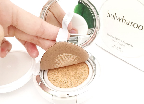 Phấn nền dưỡng trắng Sulwhasoo Perfecting Cushion Brightening