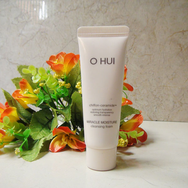 Sữa rửa mặt dưỡng ẩm Ohui Miracle Moisture 40ml