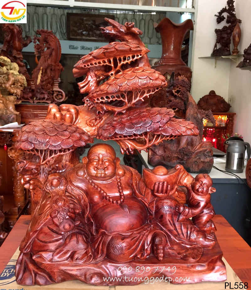 Phật Di Lặc bằng gỗ hương 