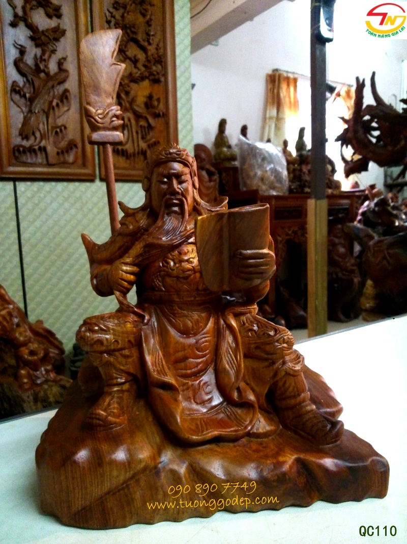 Tượng Quan Công đọc sách