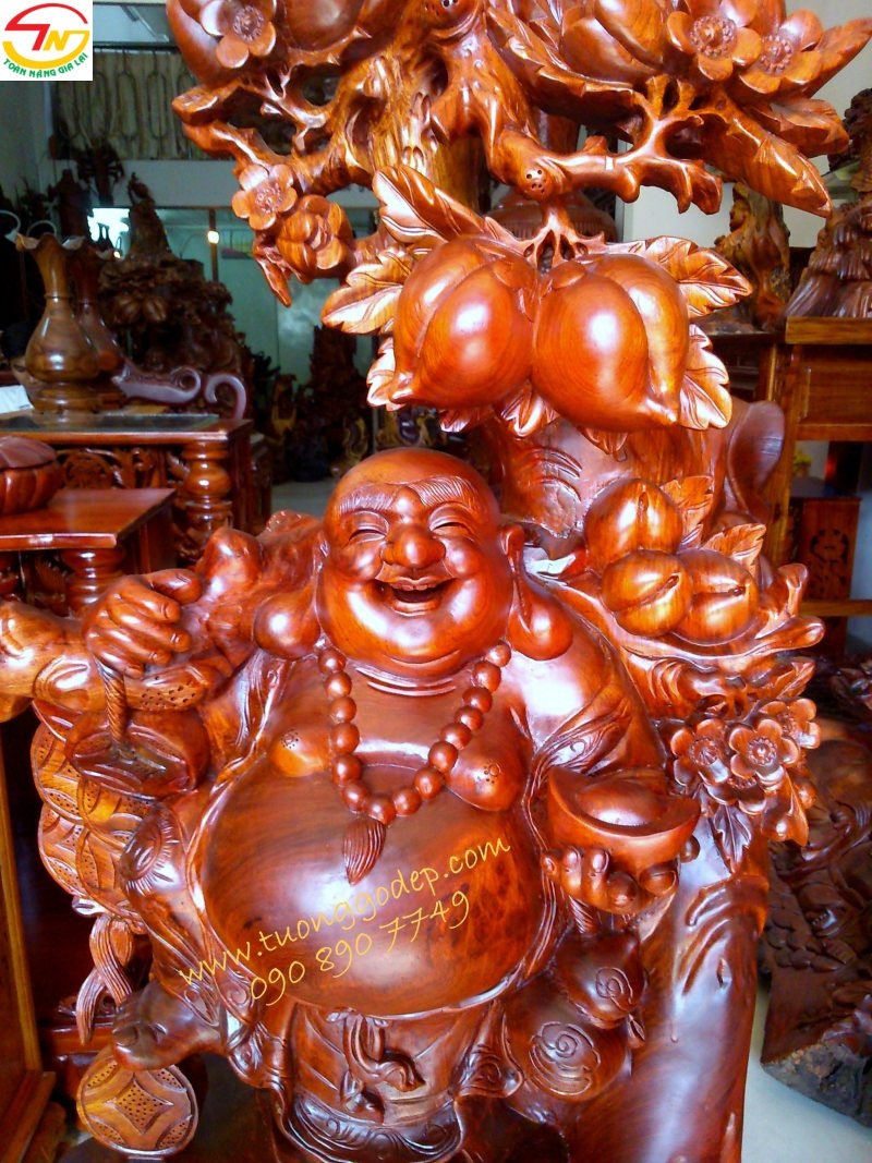 Phật Di Lặc Đứng gốc Đào