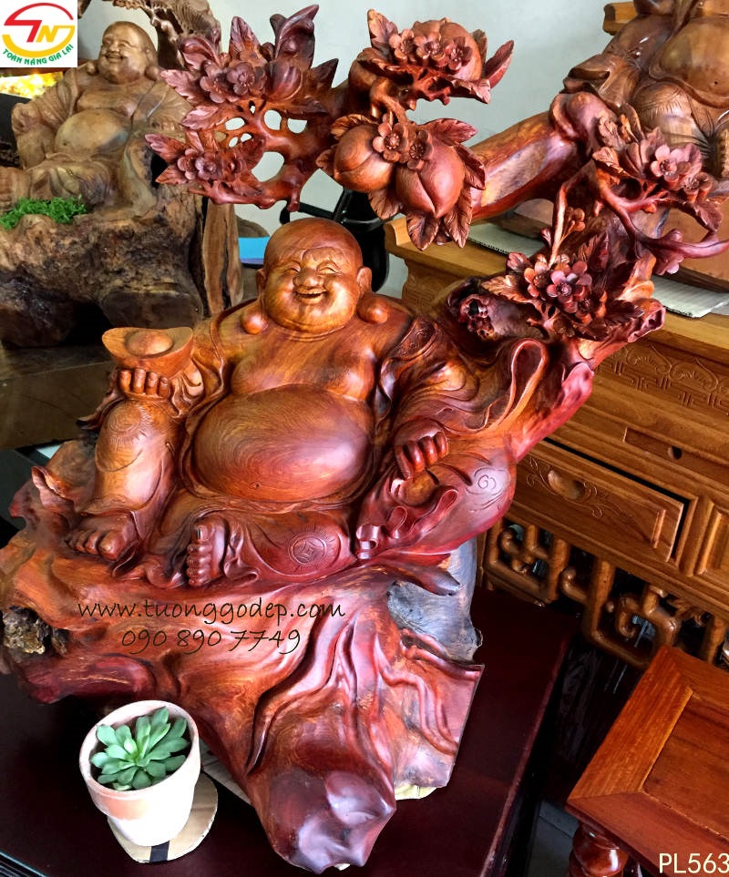 Phật Di Lặc ngồi cây đào