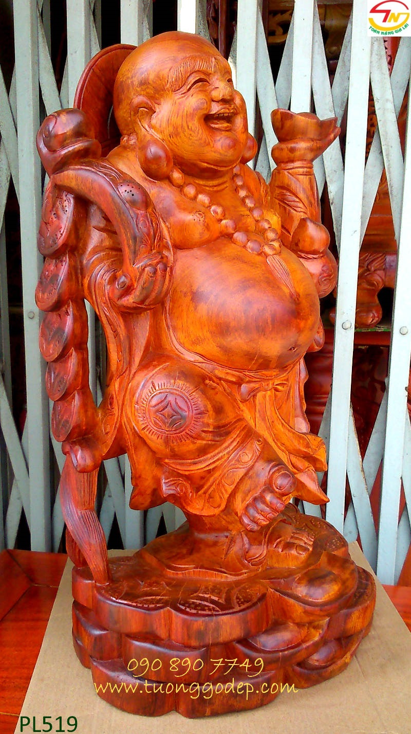 Phật Di Lặc dâng vàng