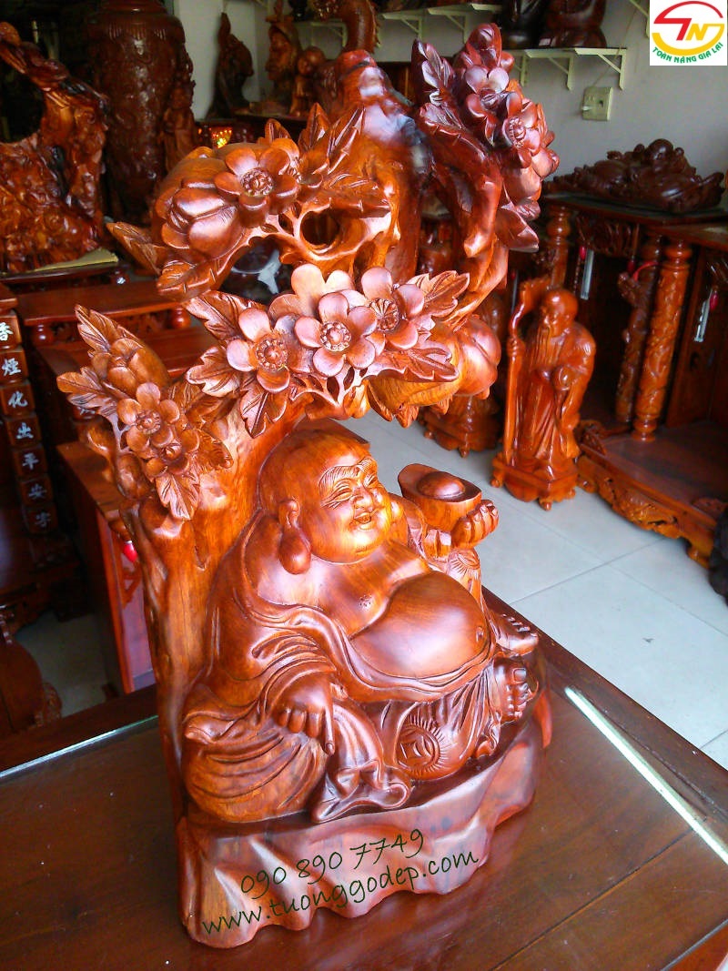 Phật Di Lặc ngồi gốc đào