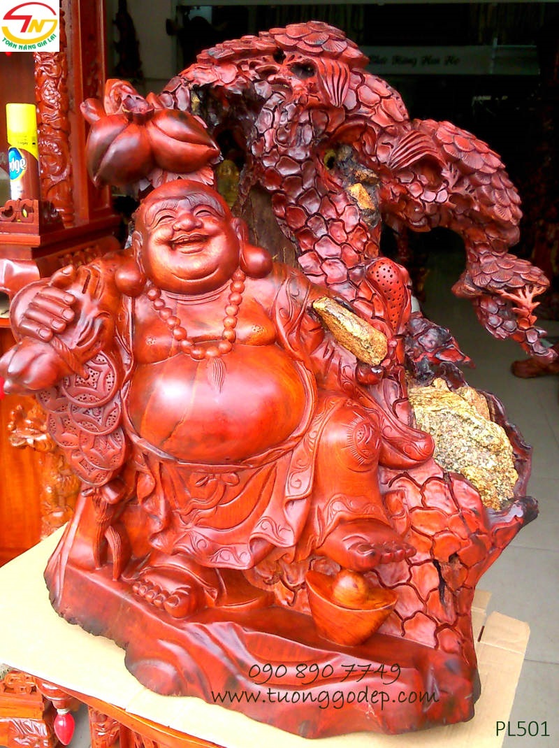 Phật Di Lặc gỗ hương ôm đá