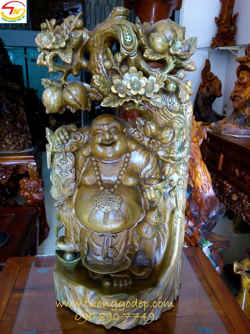 Phật Di Lặc gỗ đổi màu