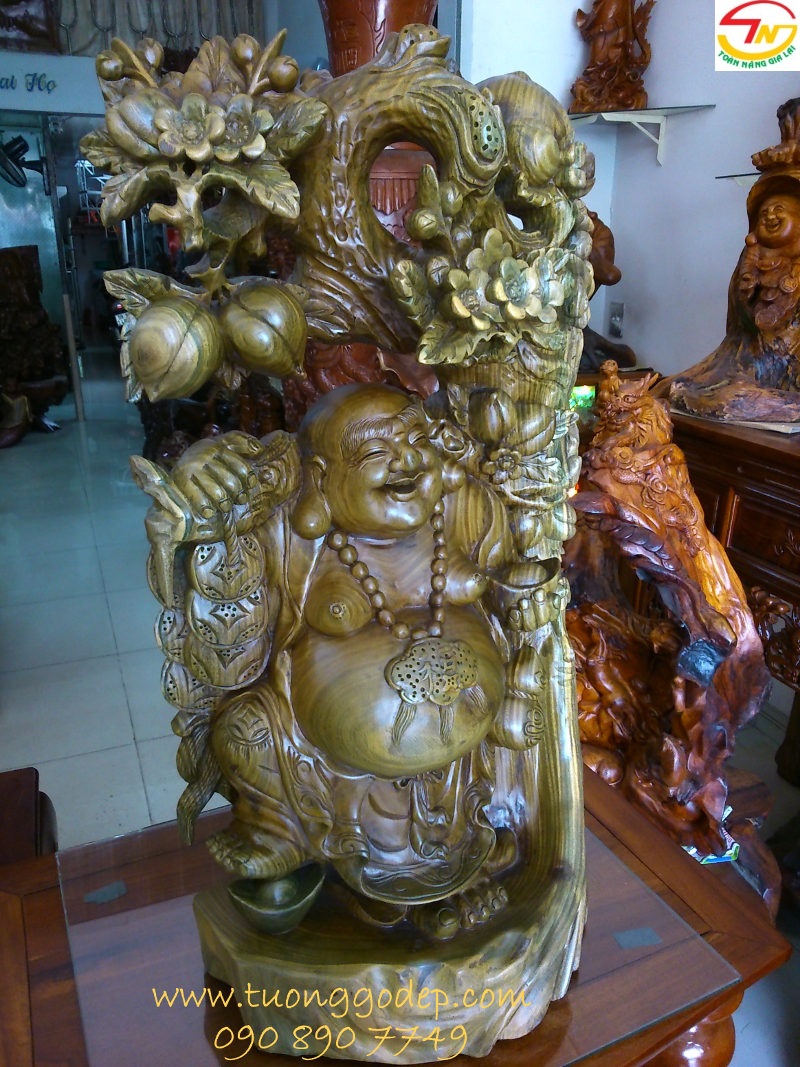 Phật Di Lặc gỗ đổi màu