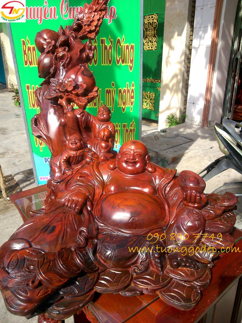 Phật Di Lặc ngồi gốc đào gỗ cẩm