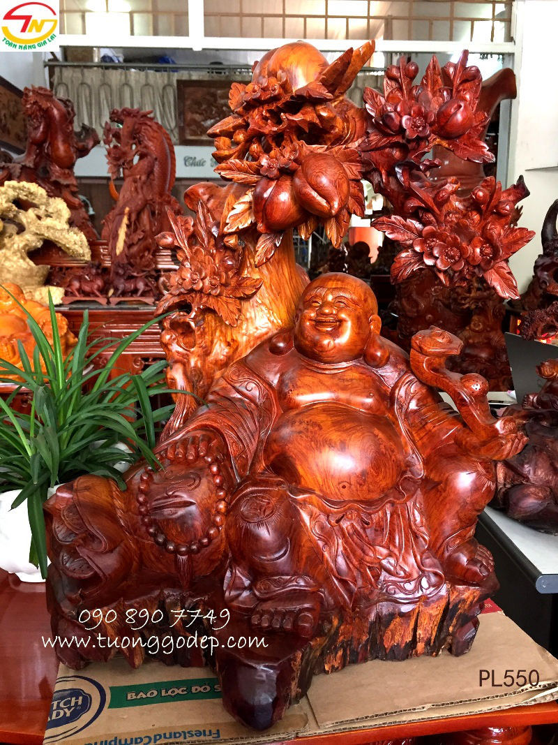 Phật Di Lặc ngồi gốc đào