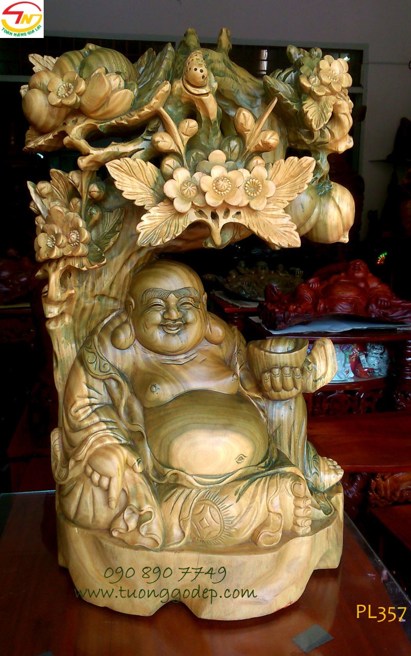 Phật Di Lặc gỗ đổi màu