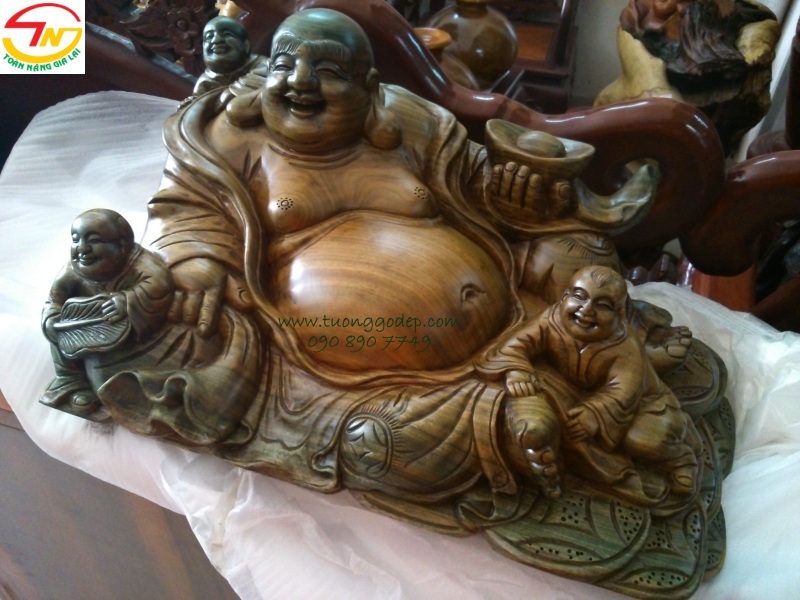 Phật Di Lặc gỗ bách xanh