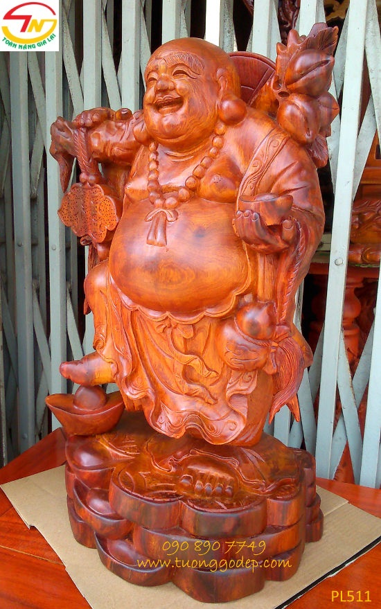 Phật Di Lặc gánh đào