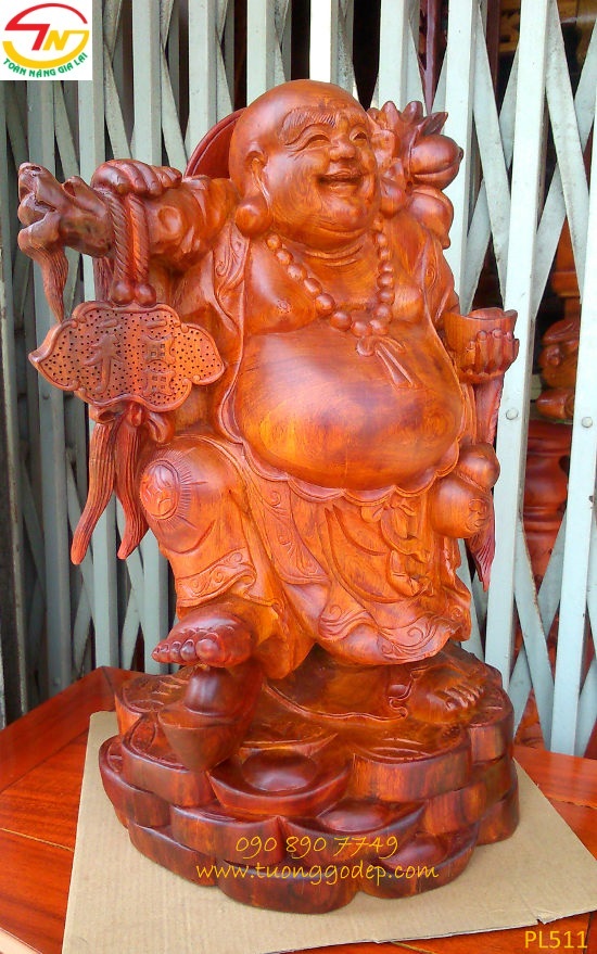 Phật Di Lặc gánh đào