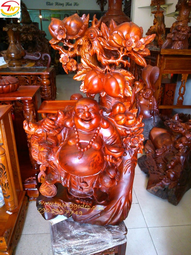 Phật Di Lặc Đứng gốc Đào