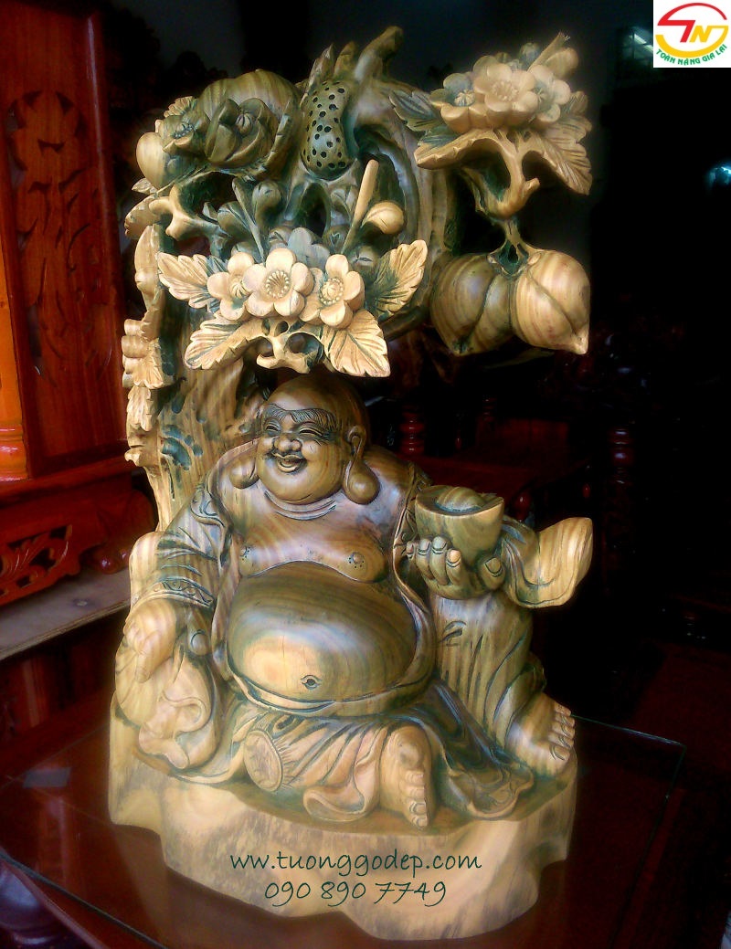 Phật Di Lặc ngồi gốc đào