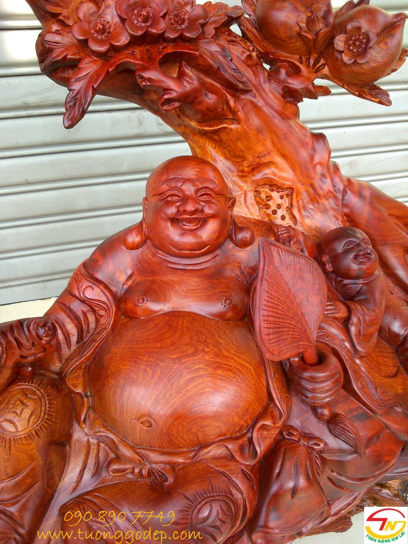 Tượng Phật Di Lặc bằng gỗ hương