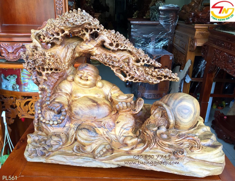 Phật Di Lặc gỗ đổi màu