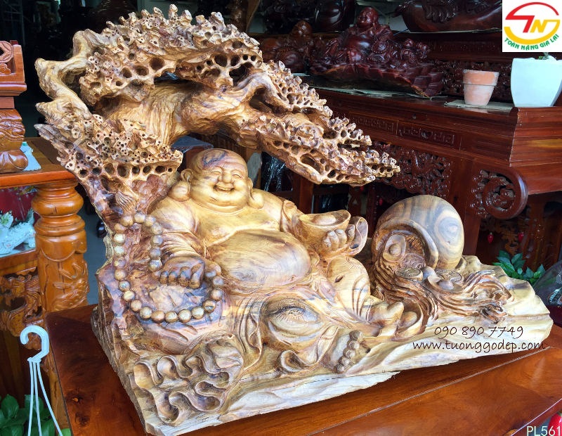 Phật Di Lặc gỗ đổi màu