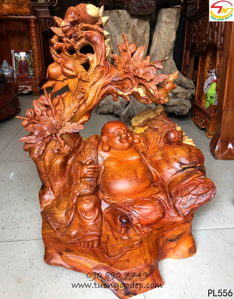 Phật Di Lặc gỗ hương ngồi gốc đào