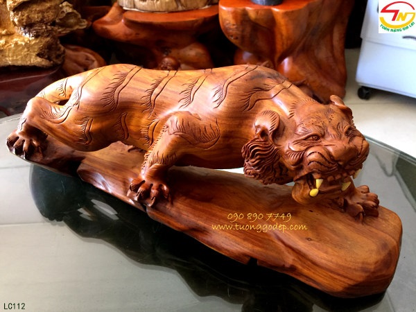 con hổ bằng gỗ hương