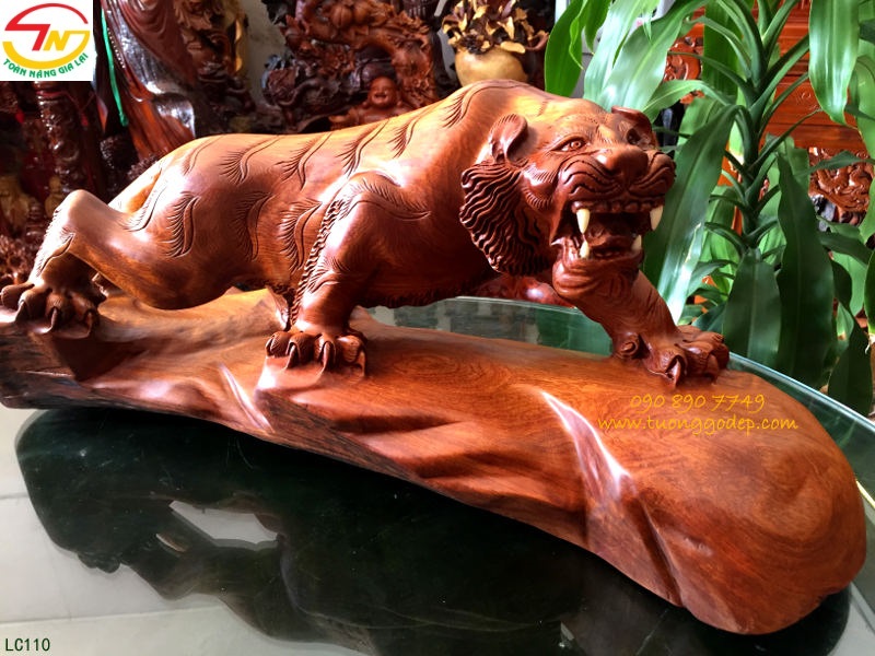 con hổ bằng gỗ hương